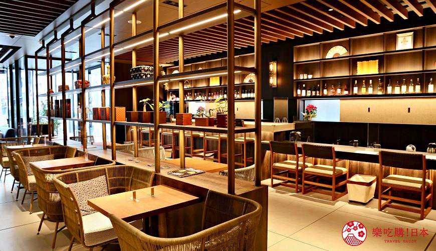 男子后背黑毛浓密 理发师顺势修剪出“人毛背心”