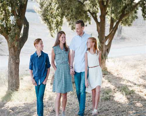 AI 竟能算命？实测DeepSeek看手相是否靠谱，迷信还是娱乐全解析